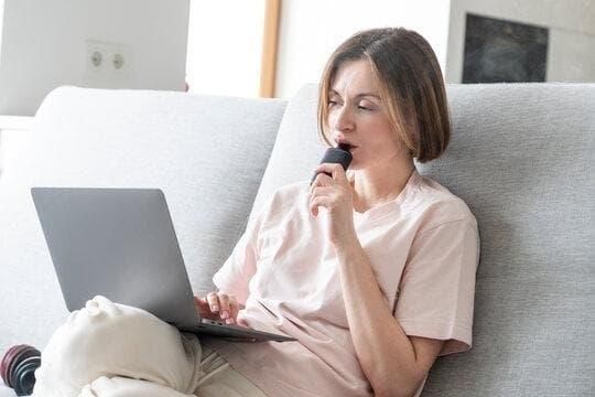 E-cigarete surge, public debate and the risks of e-cigarettes challenging health regulators
