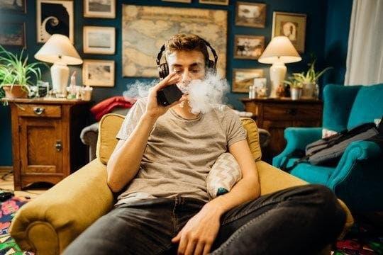 Why e-zigaretten and e-cigarette advertising to youth are fueling a new generation of vapers