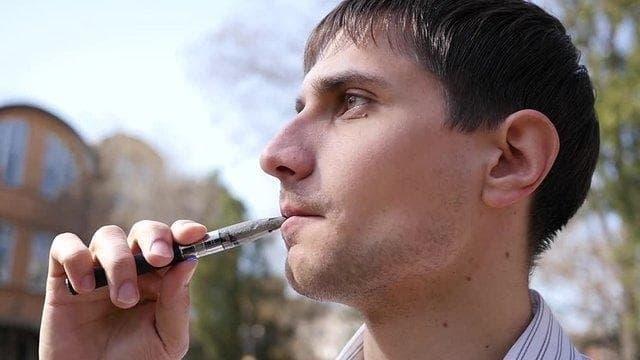 Elektronske Cigarete safety and does the vapor from electronic cigarettes harmful explained for smokers and parents