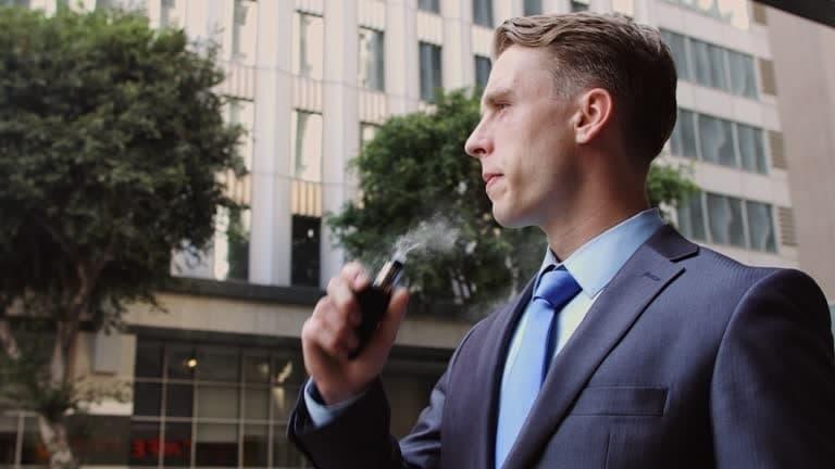 elektronické cigarety and what is in electronic cigarettes explained simply for curious vapers