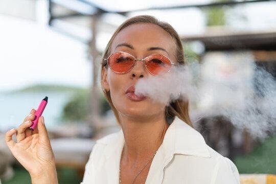 12000 Züge Vapes and e cigarette pregnancy guide — safety, risks and smart choices for expectant vapers