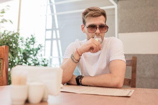 How đá gà trực tiếp thomo hôm nay impacts viewers and what e cigarette legal in singapore means for travelers