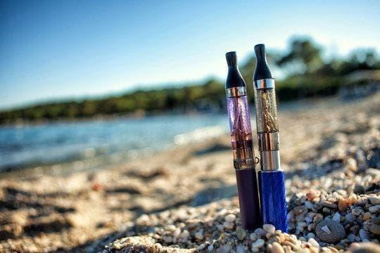 E-Zigaretten Shop presents top picks for the best e cigarette wall charger to ensure safe fast charging